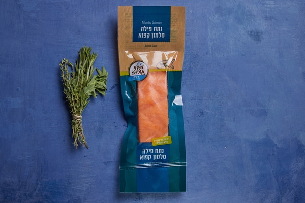 נתח פילה סלמון קפוא עם עור 190-220 גרם