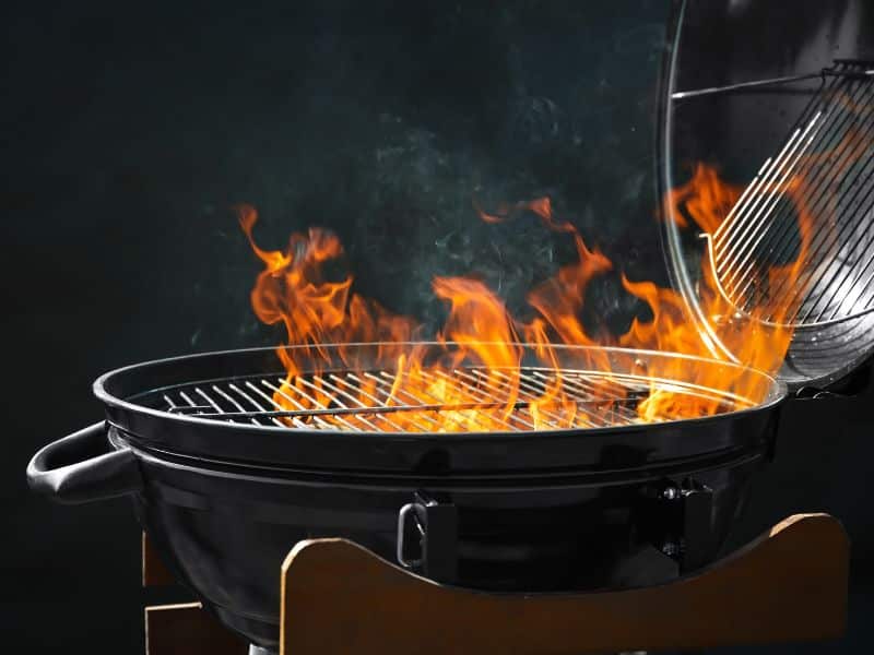 ציוד למנגל – כל מה שצריך לצלייה מושלמת בחצר